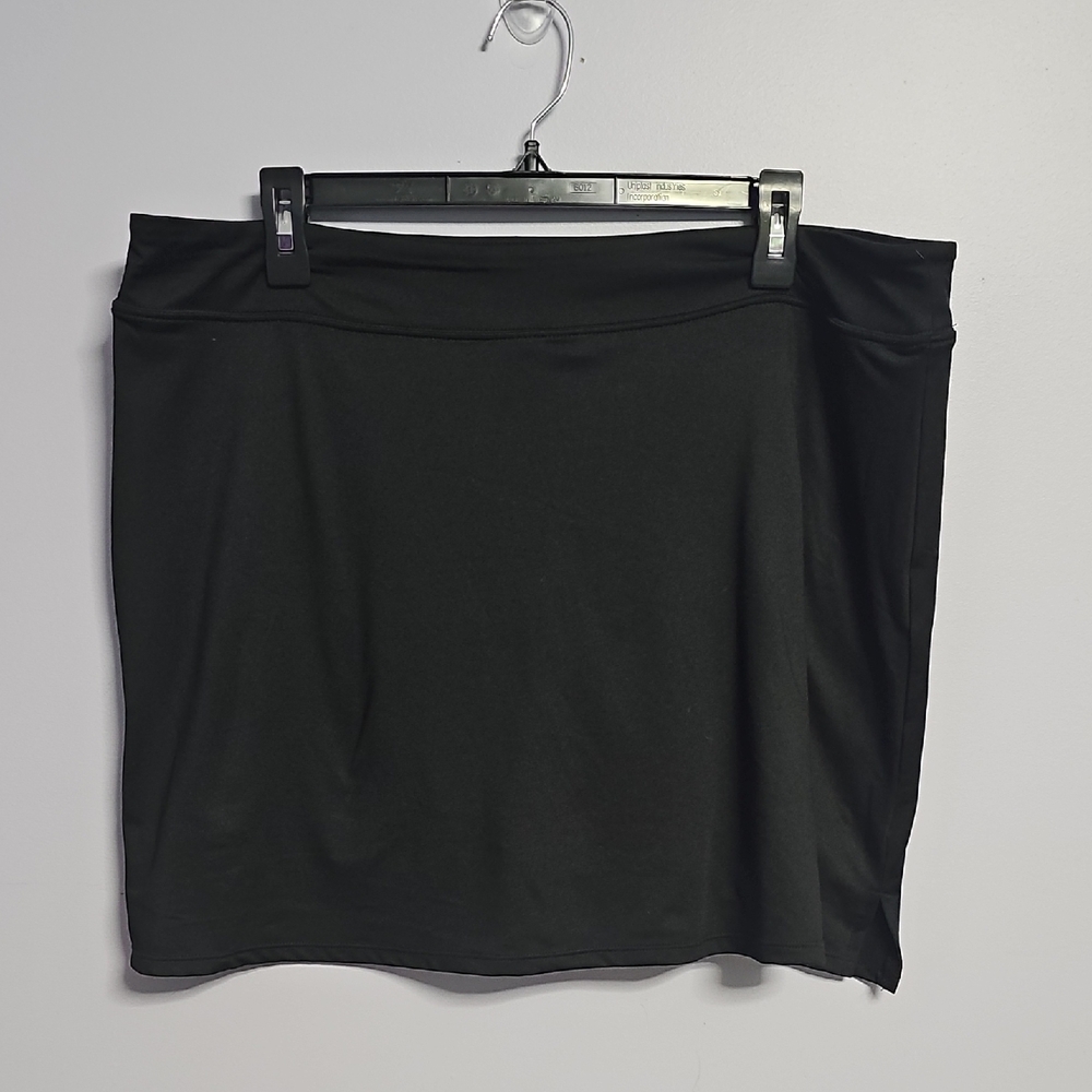 Tranquility Black Skort NWOT